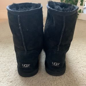 Great condition Black UGG (size 6)